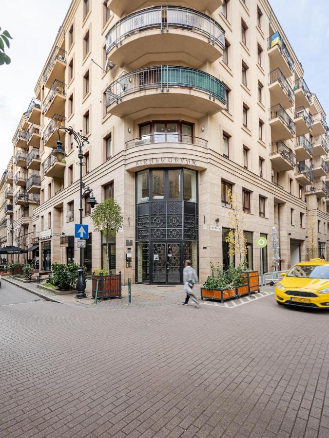 Urban Jungle Oasis King With Free Parking Appartamento Budapest